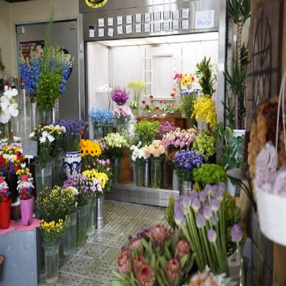 「フラワーアンドギャラリーかどむら」　（石川県金沢市）の花屋店舗写真1